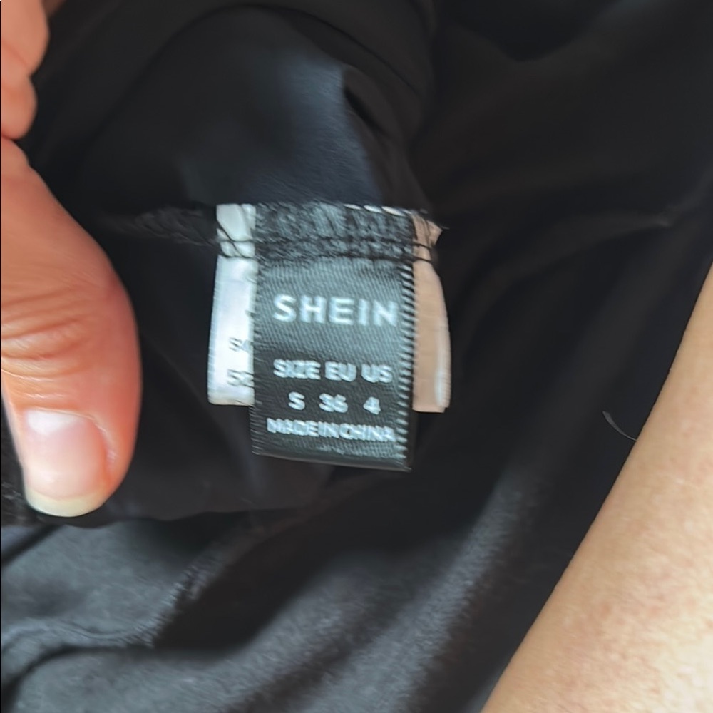 SHEIN Black Gathered Mini Skirt - Picture 2 of 7